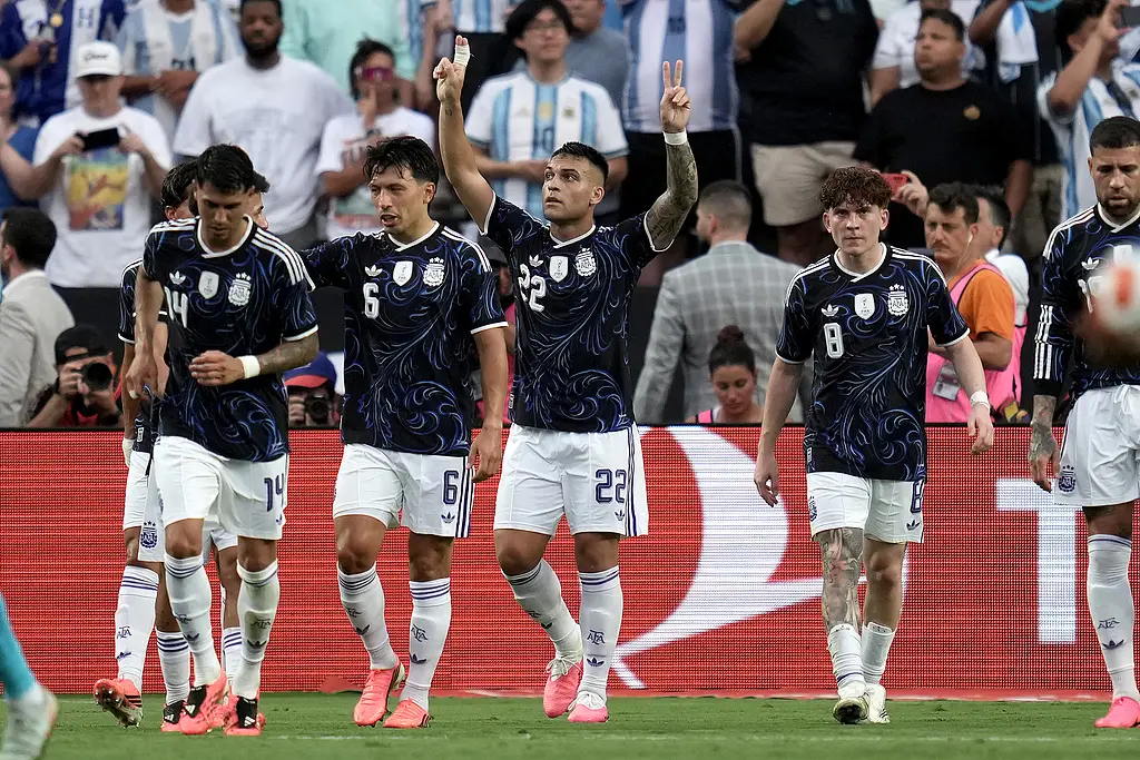 热身赛-劳塔罗传射西蒙尼破门 梅西未登场阿根廷2-0胜